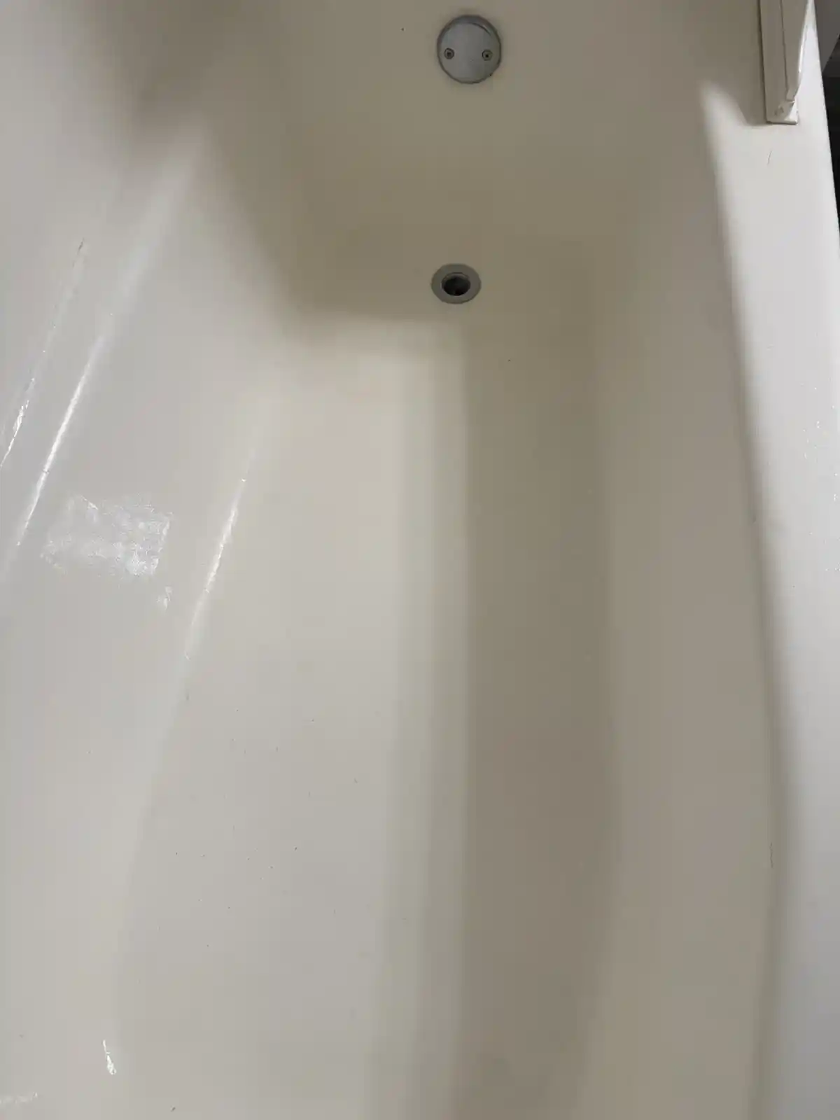 The same bathtub clean and bright, after cleaning