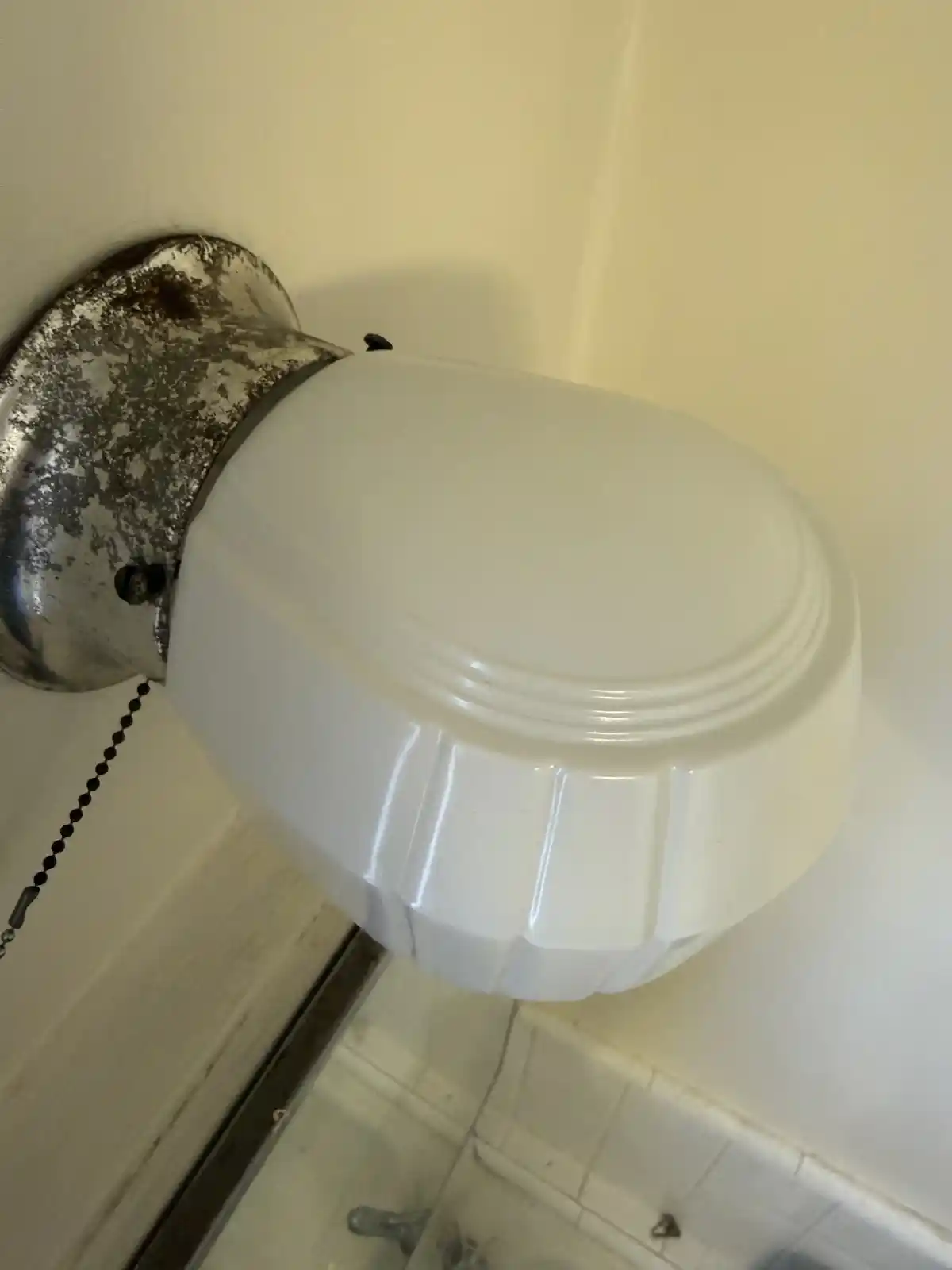 The same wall light with a clean glass shade, after cleaning