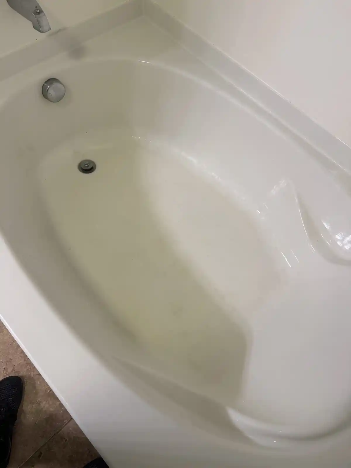 The same soaking tub brighter and clean, after cleaning